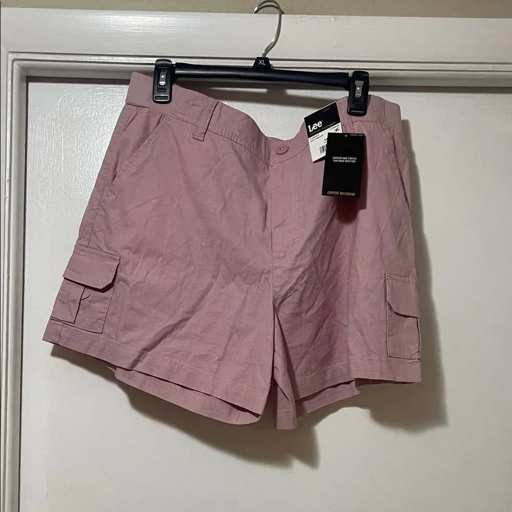 Lee Women's Dusty Pink Cargo Shorts size 18 NWT
